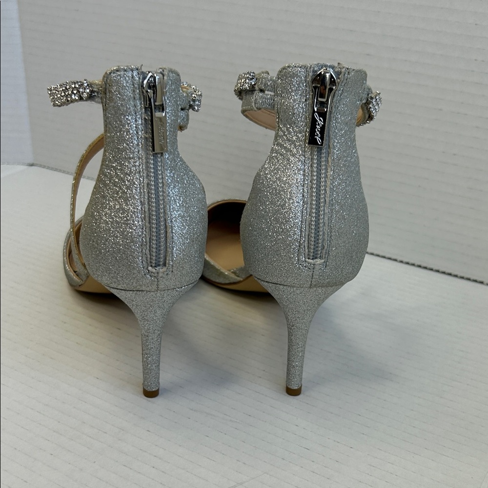 Jewel by Badgley Mischka Silver Glitter Heels Style J-TALLULAH Size 7.5 - Picture 8 of 12